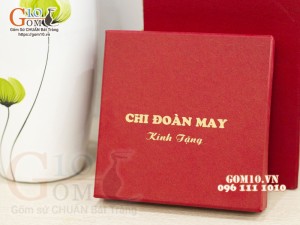 Lọ hoa sơn mài trắng dáng bom hoa xanh, in logo quà tặng