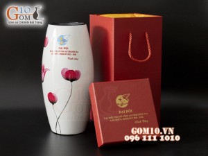 Lọ hoa sơn mài trắng dáng bom, in logo quà tặng