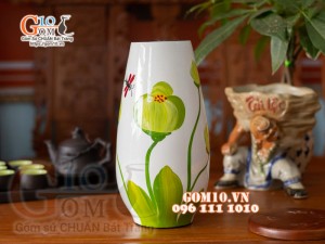 Lọ hoa sơn mài trắng dáng cúp vẽ hoa tuylip xanh cao 38cm