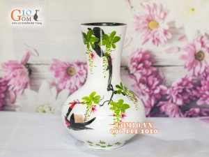 Lọ hoa sơn mài trắng dáng tỏi thấp vẽ người lái đò 25cm