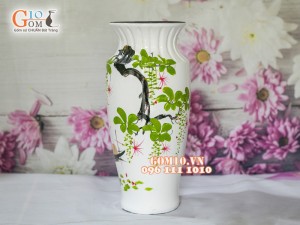 Lọ hoa sơn mài trắng dáng viền cổ vẽ người lái đò 32cm