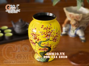 Lọ hoa sơn mài vàng dáng chân thon vẽ hoa đào cao 32cm