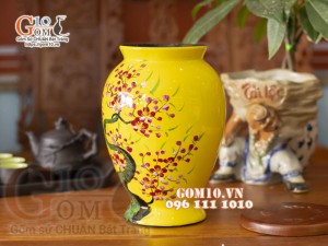 Lọ hoa sơn mài vàng dáng chân thon vẽ hoa đào cao 32cm