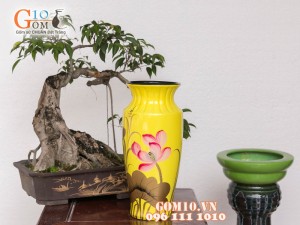 Lọ hoa sơn mài vàng dáng viền cổ vẽ sen 32cm