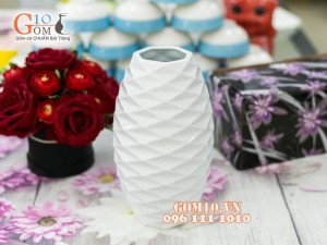 Lọ hoa trắng dáng bom thông 32cm