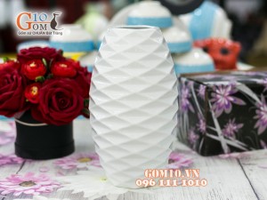Lọ hoa trắng dáng bom thông 32cm