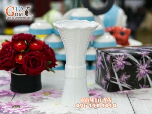 Lọ hoa trắng dáng ly nơ 16cm