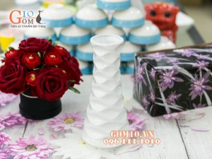 Lọ hoa trắng dáng trai sóng 23cm
