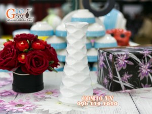 Lọ hoa trắng dáng trai sóng 23cm