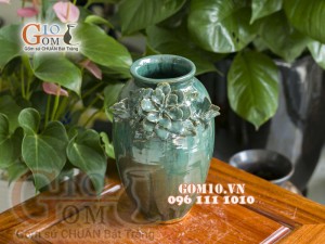 Lọ hoa xanh ngọc dáng thon men hỏa biến đắp nổi cánh hoa, cao 26cm