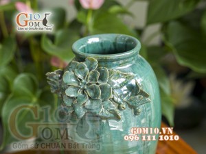 Lọ hoa xanh ngọc dáng thon men hỏa biến đắp nổi cánh hoa, cao 26cm