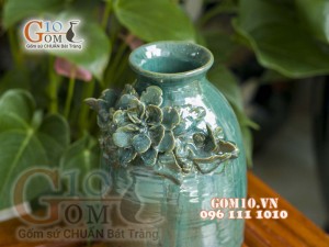 Lọ hoa xanh ngọc men hỏa biến đắp nổi cánh hoa, cao 24cm