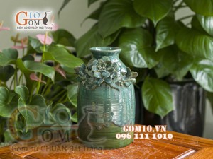 Lọ hoa xanh ngọc men hỏa biến đắp nổi cánh hoa, cao 24cm