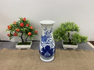 Lọ huệ men rong cổ vẽ sen, cao 23cm