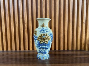 Lọ lộc bình men hoàng tộc đắp nổi sen phú quý cao 26cm
