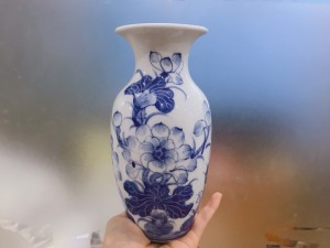 Lọ lộc bình men lam cổ vẽ sen cao 24cm (1 chiếc)