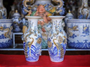 Lọ lộc bình men rạn nổi công đào cao 35cm (1 đôi)