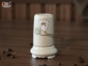 Lọ tăm men kem tấm vẽ Bạch Liên