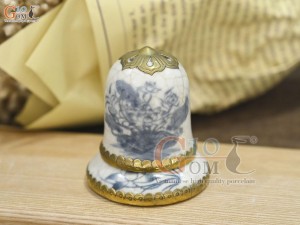 Lọ tăm men rạn cổ hoạ tiết hoa sen bọc đồng