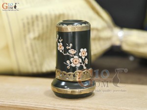 Lọ tăm men rêu khắc hoa mai trắng, bọc đồng