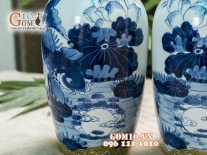 Lọ tiểu lộc bình men lam cổ vẽ Lý Ngư Vọng Nguyệt , bọc đồng 28cm