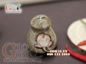 Lọ tiêu men gấm vàng khắc sen