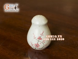 Lọ tiêu men gốm trắng vẽ hoa đào đỏ