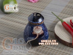 Lọ tiêu men xanh đá khắc sen