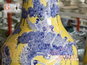 Lộc bình nền vàng vẽ Bách Hạc Quần Tùng cao cấp, 1m55 (cả chân kê)