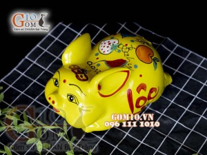 Heo sứ tiết kiệm dáng bay nền vàng, 26x16 H16cm