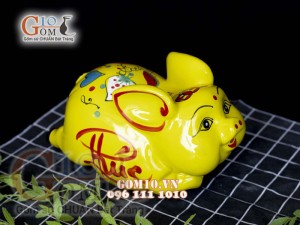 Heo sứ tiết kiệm dáng bay nền vàng, 26x16 H16cm