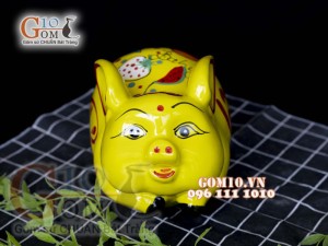 Heo sứ tiết kiệm dáng bay nền vàng, 26x16 H16cm