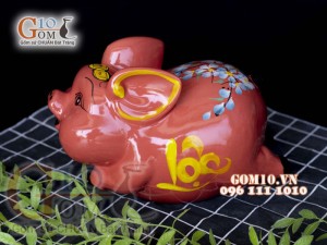 Heo sứ tiết kiệm dáng bay nền đỏ, 26x16 H16cm