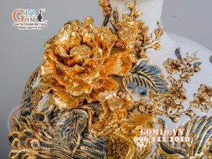 Mai bình Công Đào đắp nổi vẽ vàng 24k, nền trắng - cao 55cm