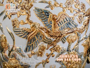 Mai bình Công Đào đắp nổi vẽ vàng 24k, nền trắng - cao 55cm