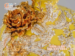 Mai bình Công Đào trắng đắp nổi vẽ vàng 24k, nền vàng - cao 55cm