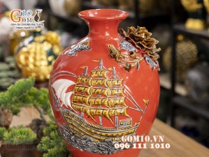 Mai bình đắp nổi Thuận buồm Xuôi gió, nền đỏ, cao 38cm