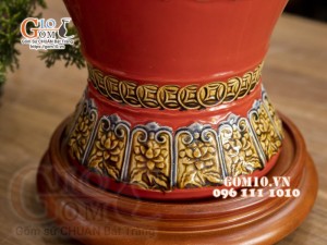 Mai bình đắp nổi Thuận buồm Xuôi gió, nền đỏ, cao 38cm