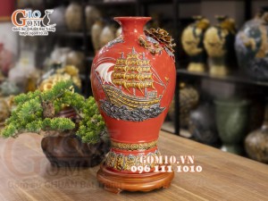 Mai bình đắp nổi Thuận buồm Xuôi gió, nền đỏ, cao 38cm