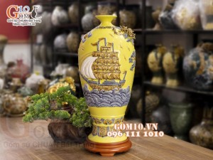 Mai bình đắp nổi Thuận buồm Xuôi gió, nền vàng, cao 52cm