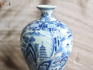 Mai bình men lam cổ vẽ cảnh Sơn Thủy, cao 33cm