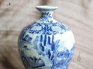 Mai bình men lam cổ vẽ cảnh Sơn Thủy, cao 33cm