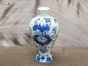 Mai bình men lam cổ vẽ hoa Sen, cao 34cm
