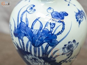 Mai bình men lam cổ vẽ hoa Sen, cao 34cm