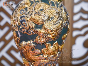 Mai bình men màu đắp nổi Cá Chép Vượt Vũ Môn vẽ vàng 24k, cao 35cm