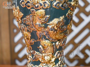 Mai bình men màu đắp nổi Cá Chép Vượt Vũ Môn vẽ vàng 24k, cao 35cm