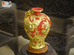 Mai bình men màu đắp nổi Công Đào Phú Quý dát vàng 24k nền đỏ, cao 45cm