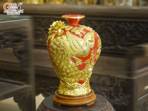 Mai bình men màu đắp nổi Công Đào Phú Quý dát vàng 24k nền đỏ, cao 45cm