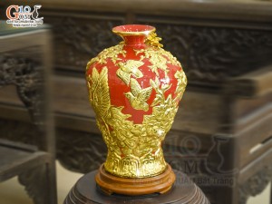 Mai bình men màu đắp nổi Công Đào Phú Quý dát vàng 24k nền đỏ, cao 45cm