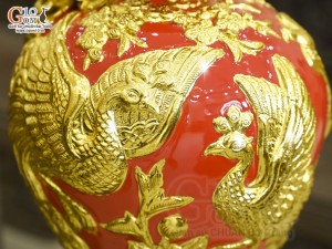 Mai bình men màu đắp nổi Công Đào Phú Quý dát vàng 24k nền đỏ, cao 45cm